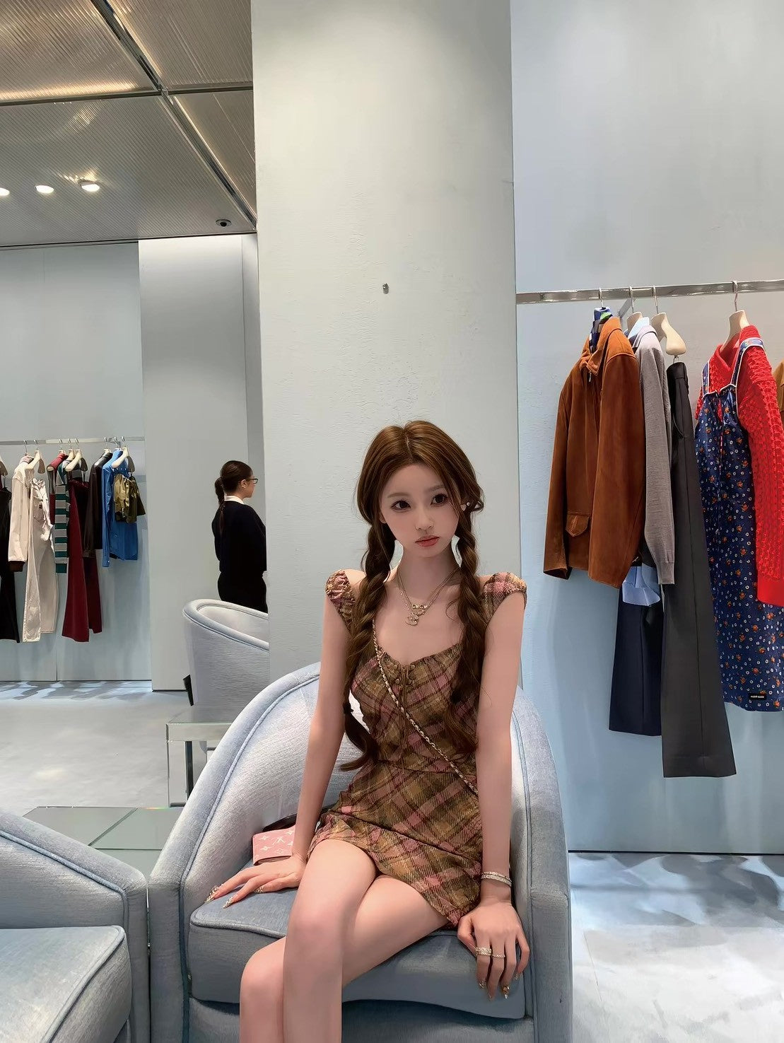 26May. 「栗子」美式復古格紋方領美背連身裙 焦糖莓果