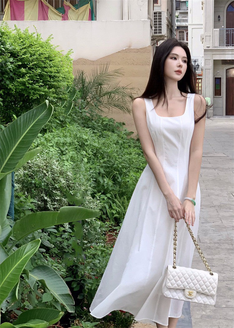 26Apr. 簡約棉紡立裁U領收腰連身裙 白/黑