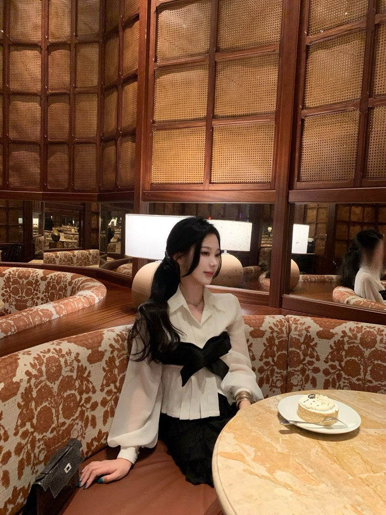 25Nov. 法式浪漫經典黑白撞色蝴蝶風琴摺襯衫