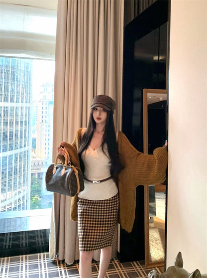 25Nov. 糯糯海馬毛理針織外套 復古針織背心/格紋半身裙