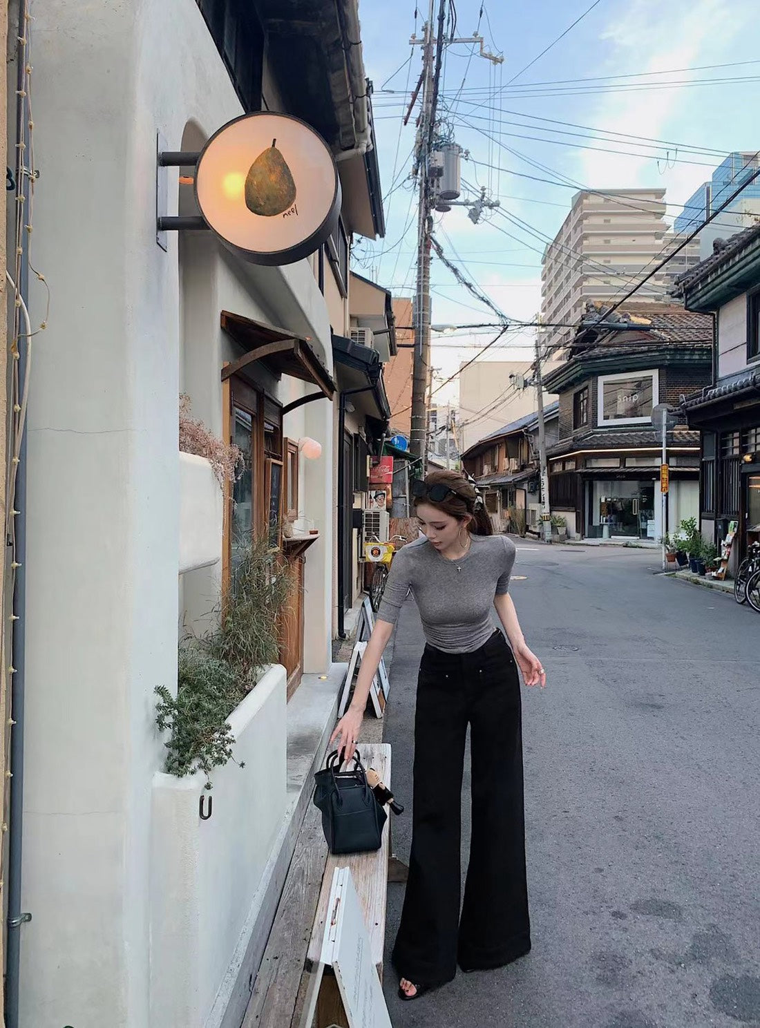 25Nov. 私服黑膠片原牛萊卡中腰爽前口袋牛仔褲