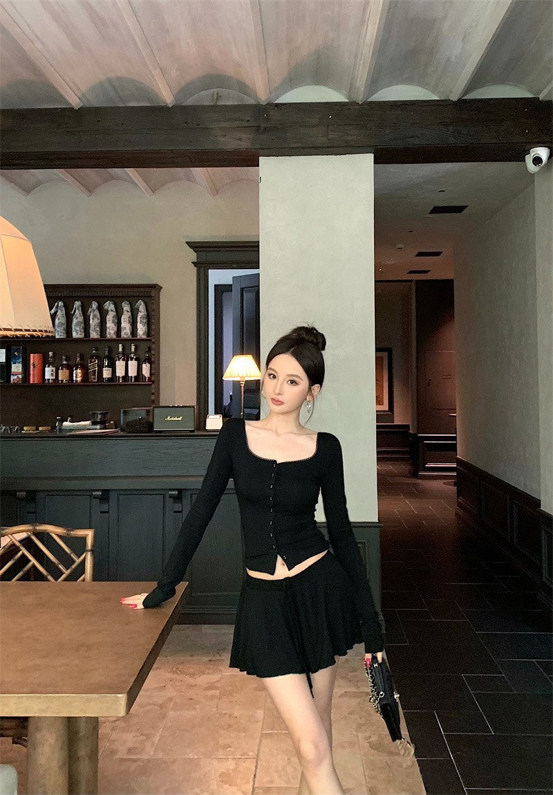 25Nov. 甜氧韓女俏皮方領排扣上衣蓬蓬短裙套裝 黑