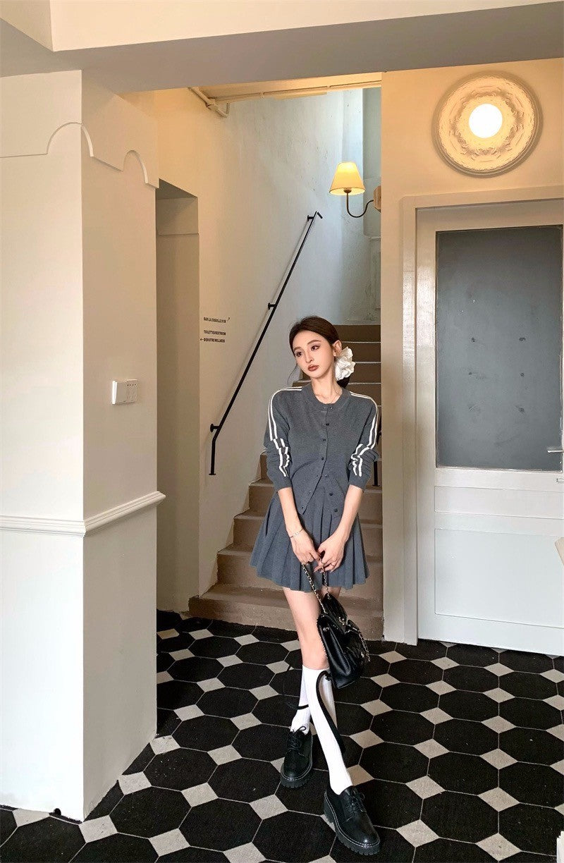 Mar. 韓系學院 雙槓圓領針織開衫 百褶半身裙 灰