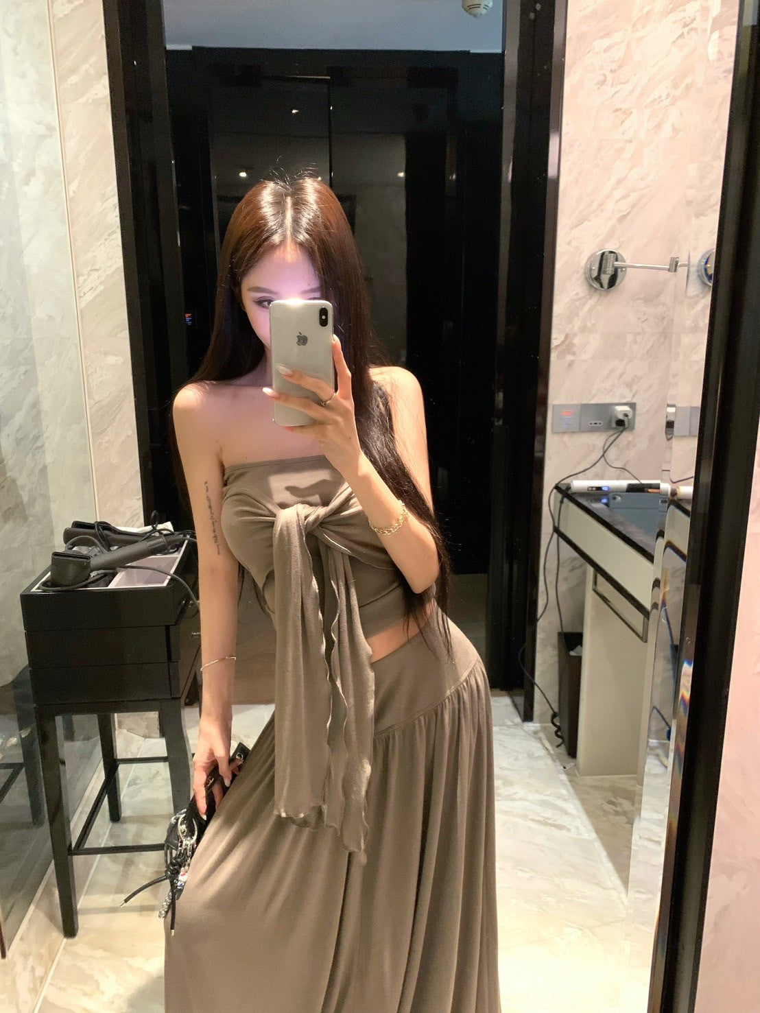 May. 獨樹一格 時髦簡約多穿法上衣半身裙套裝 卡其