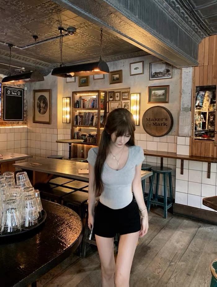 26Jul. 大美女親膚面膜V領上衣 白/灰/黑