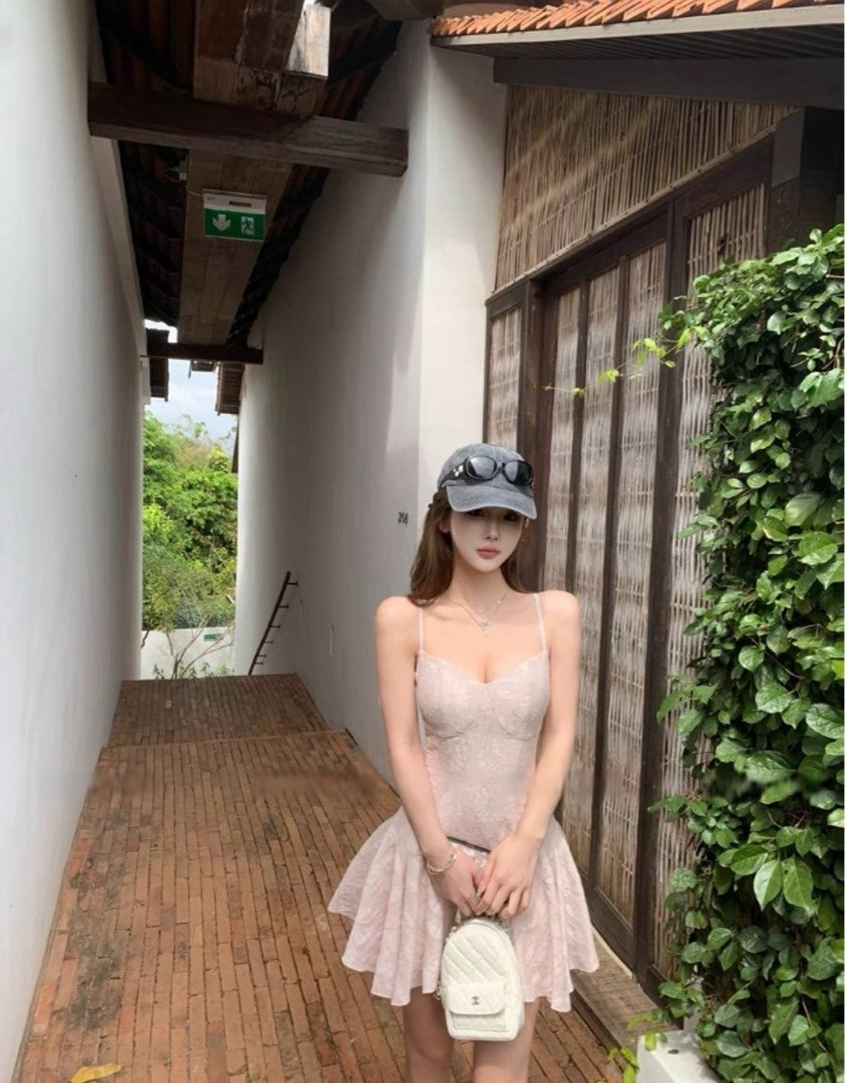 Apr. 少女甜心 肌理印花方V領修身收腰小短裙 黑/粉