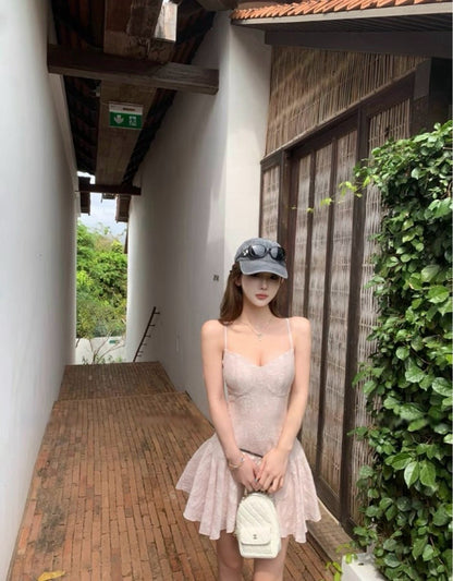 Apr. 少女甜心 肌理印花方V領修身收腰小短裙 黑/粉