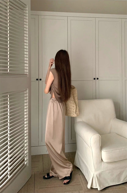 May. 居家舒適穿 U領針織修身上衣 緞面高腰休閒褲 卡其