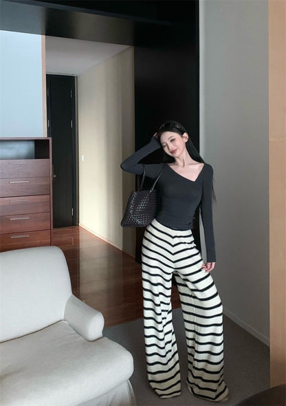 Apr. 舒適居家 簡約不規則後背縷空上衣 橫紋闊腿褲