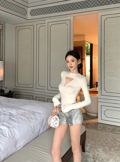 Jun. 辣妹特務 低V縷空設計長袖上衣 米