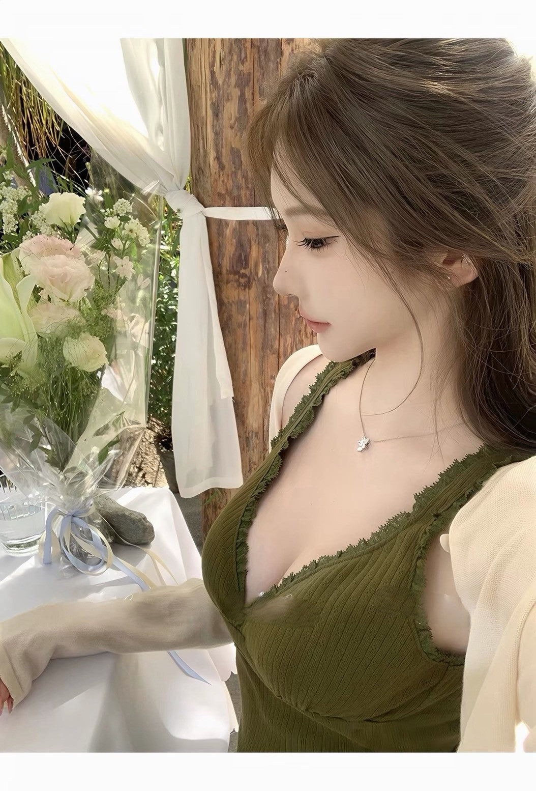 26Jun. 氣質教科書豎坑V領修身花邊棉裙/背心 橄欖綠