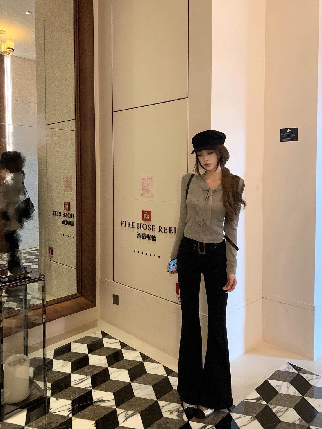 26Apr. 復古摩登 高腰薄絨美腿喇叭褲 咖/黑