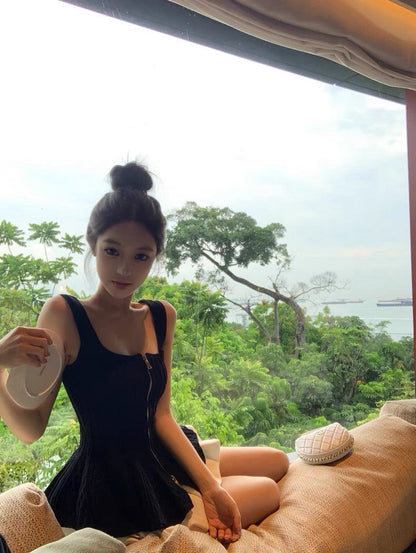 Jun. 休閒芭蕾 方領顯瘦收腰花瓣針織背心 白/黑