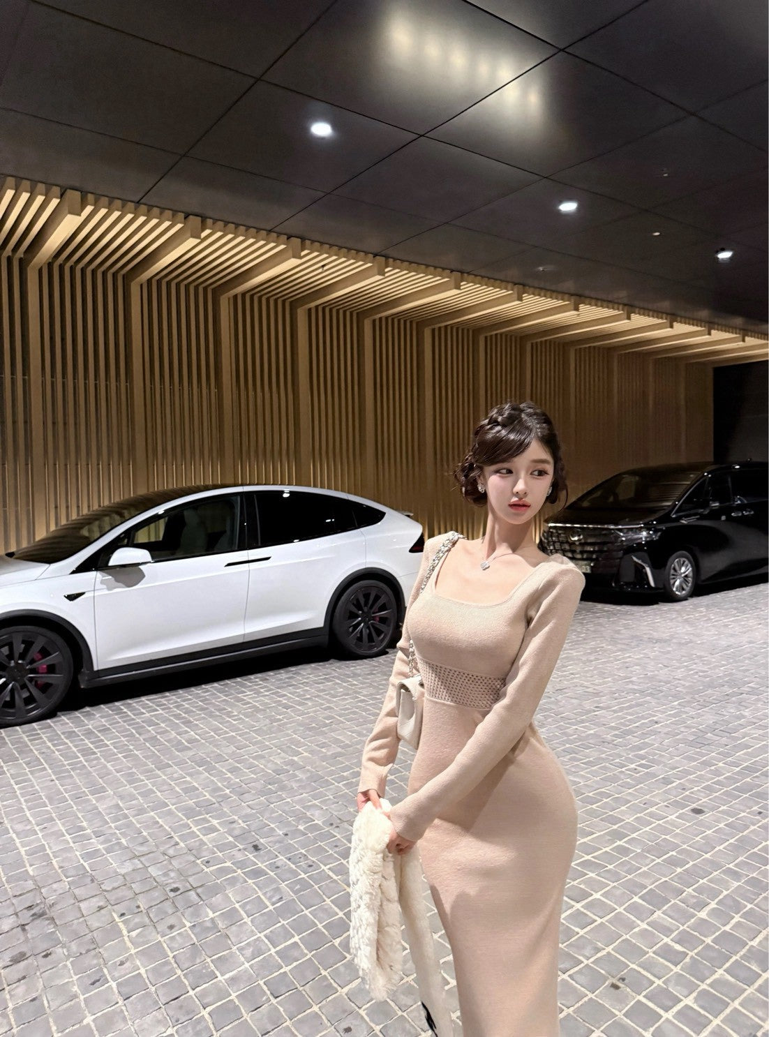 26Jan. 氣質首爾姊姊 方領腰部縷空空氣針織連身裙 杏卡