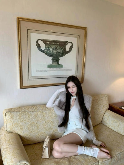 26Jan. 水羊絨性感交錯V領上衣 黑/白