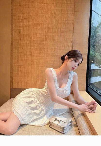 26Sep. 許願池少女 U領波浪花針織連身裙 白