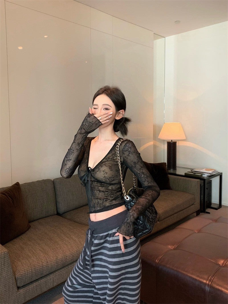 Feb. 氣質御用 性感純欲蕾絲V領修身上衣 黑