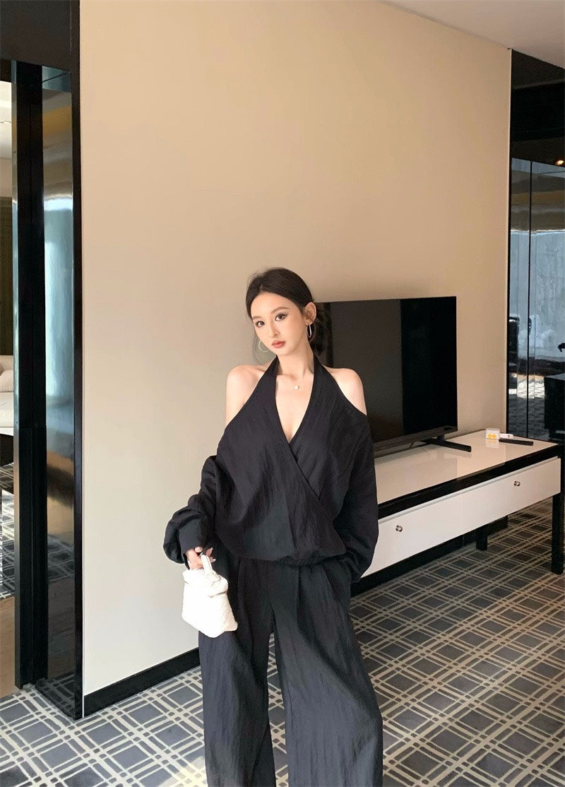 25Nov. 鏡頭焦點復古露肩掛脖交錯上衣休閒褲套裝 黑