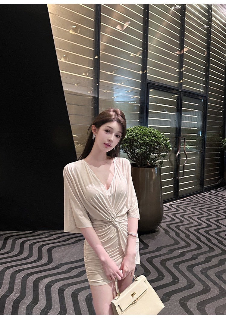 Mar. 氣質佳人 韓女V領扭結收腰壓褶連衣裙