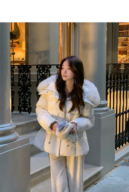 25Dec. 雪絨奶芙毛毛帽收腰羽絨外套 白