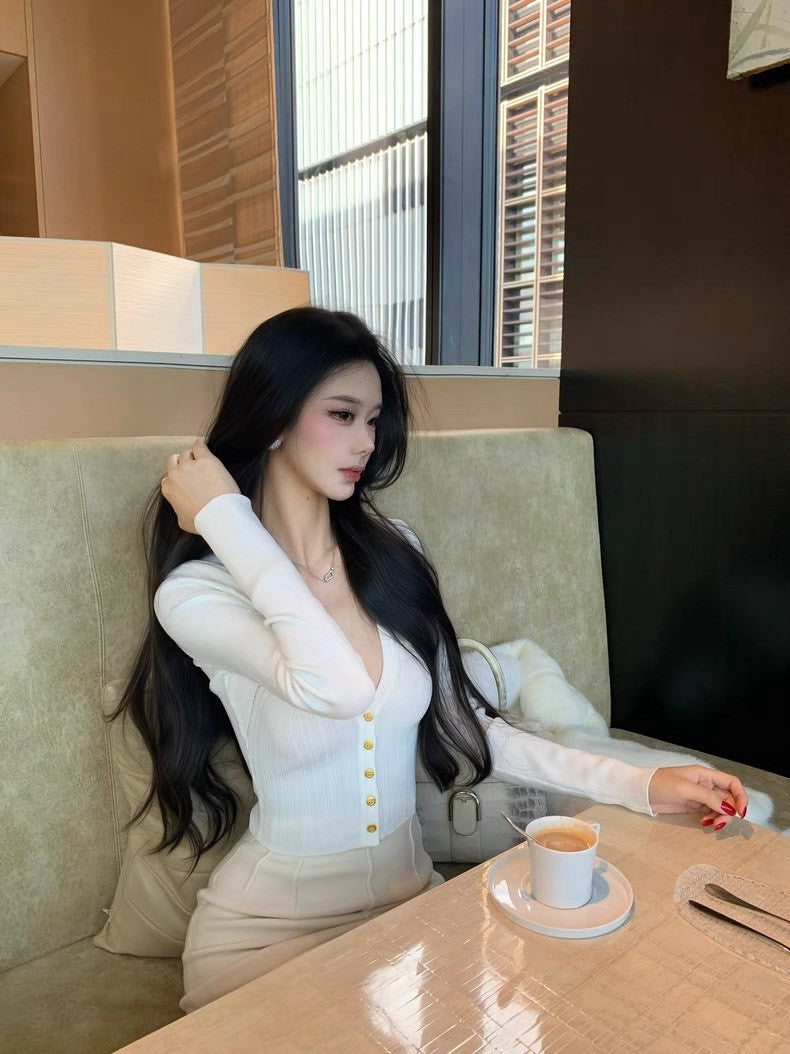 26Jan. 摯愛小巴氣質金釦V領修身針織上衣 紫/白/黑