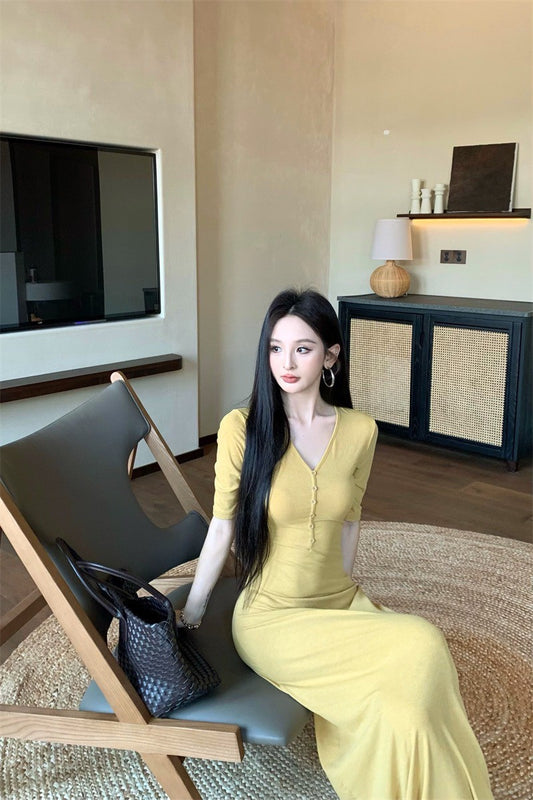 May. 氣質赫本裙 新款5分袖V領顯瘦連衣裙 薑黃