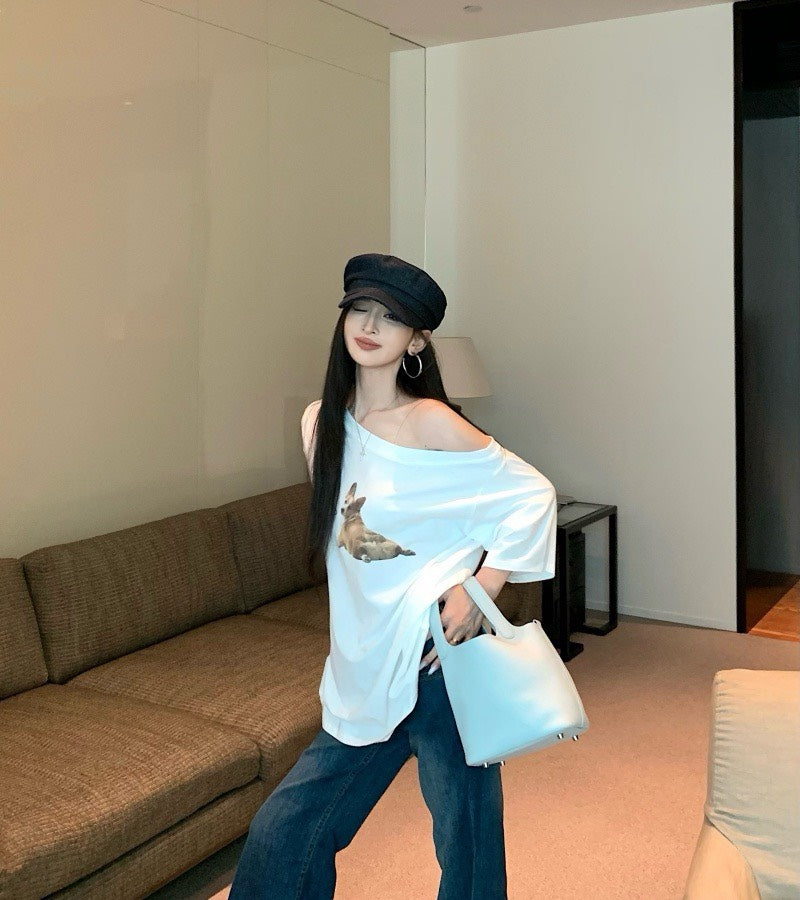 Jun. 哈嚕柯基修勾慵懶斜肩寬鬆上衣 白