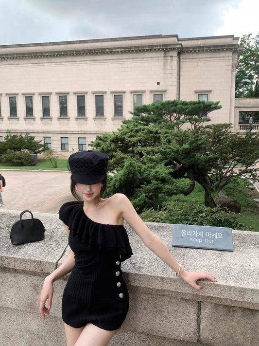 26Apr. 氣質雙層荷葉領銀釦背心 白/黑