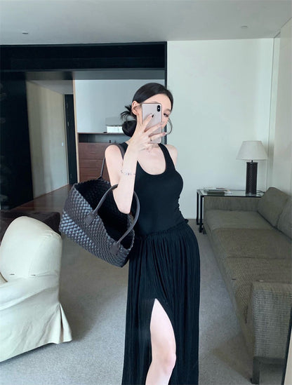 25Jul. 渡假輪廓 修身拼接背心開叉壓褶連身裙 黑