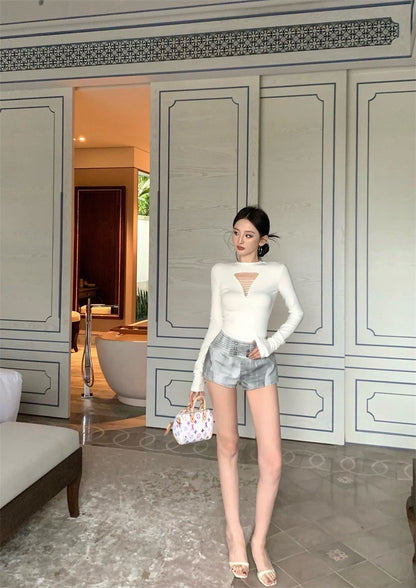 Jun. 辣妹特務 低V縷空設計長袖上衣 米