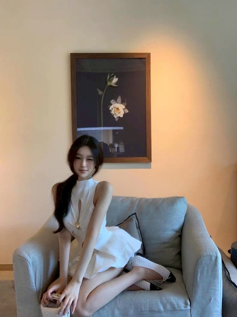 May. 千金即視感 貴氣高奢小巴扭結縷空針織背心 白