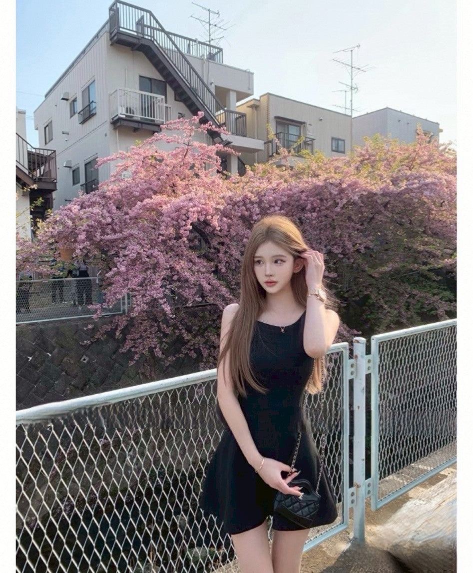 Jun. 眼淚女王同款 氣質收腰簡約小短裙 黑
