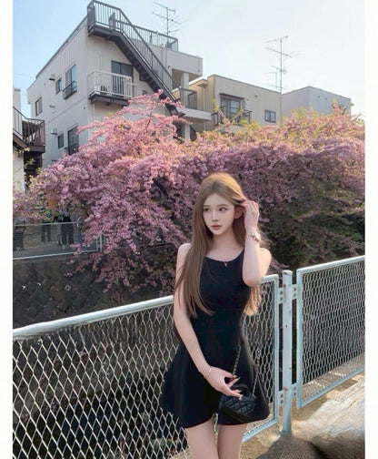 Jun. 眼淚女王同款 氣質收腰簡約小短裙 黑