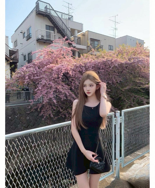 Jun. 眼淚女王同款 氣質收腰簡約小短裙 黑