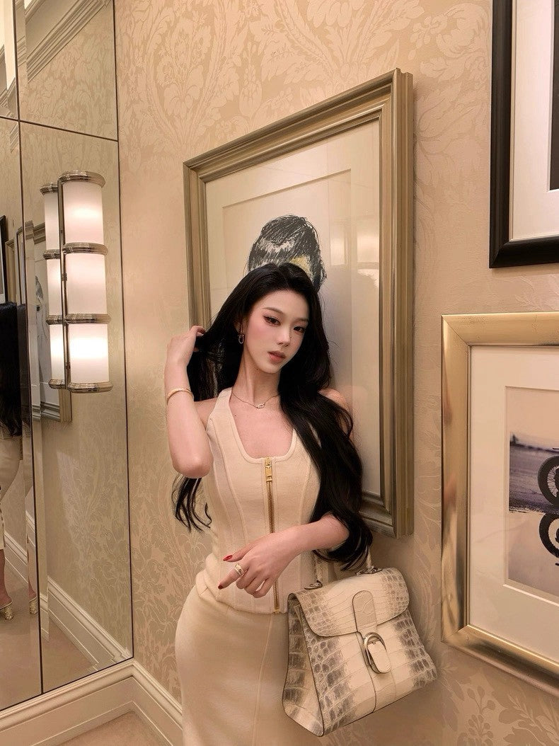 26Jan. 優雅lady溫柔酷颯兼具 舒適滿分金鍊針織背心/半身裙 米白