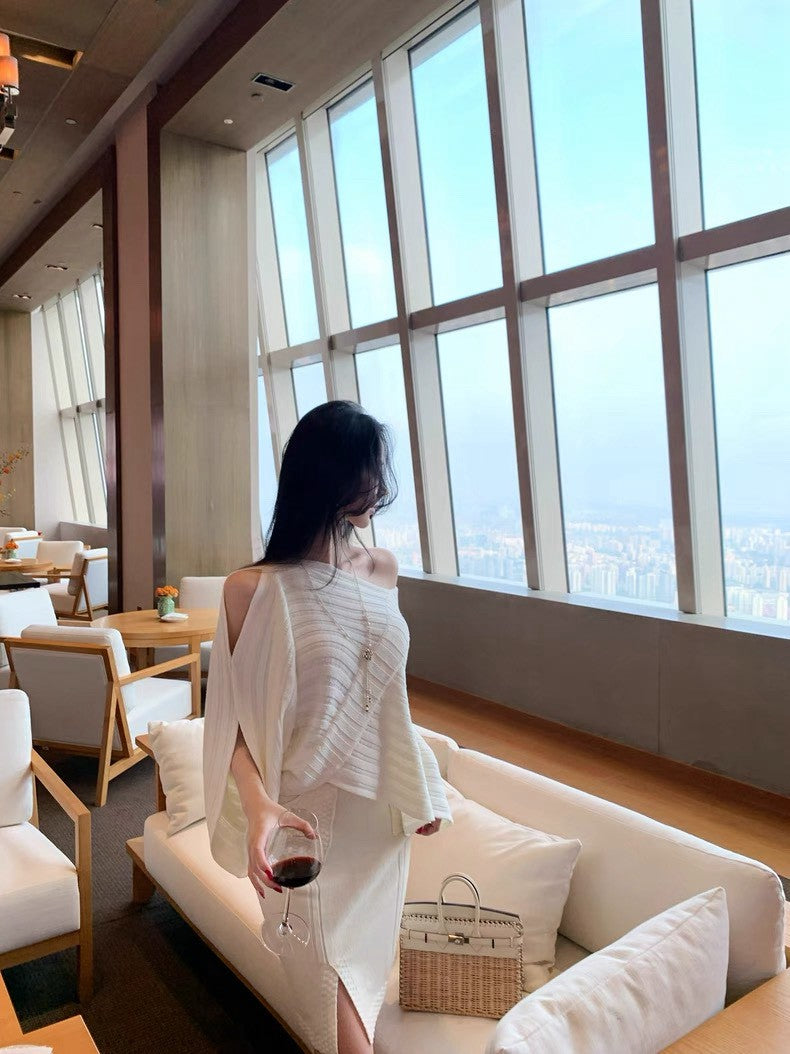 26Jan. 高級感秀款慵懶不規則剪裁披風毛衣 黑/白