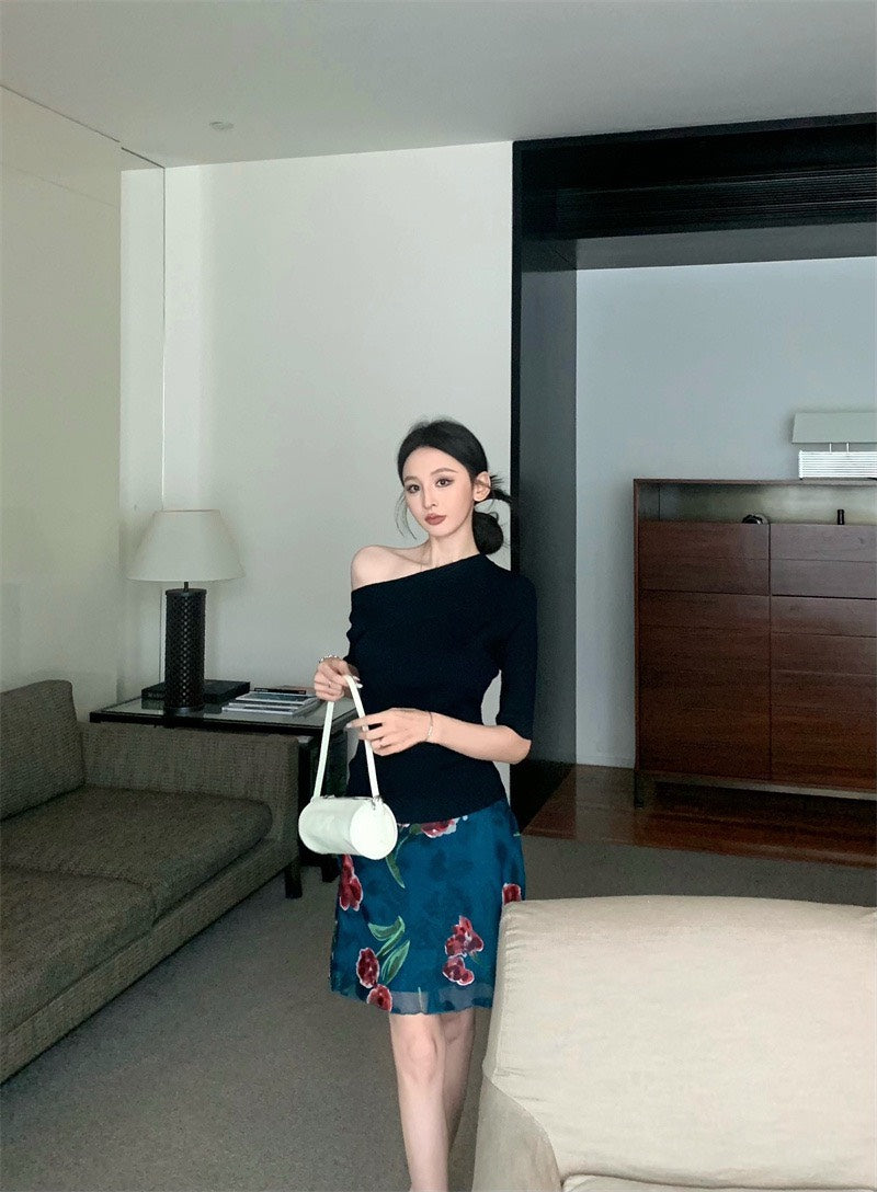 Jun. 半熟女伶 斜領修身針織上衣 藏藍 復古花網紗半身裙 藍