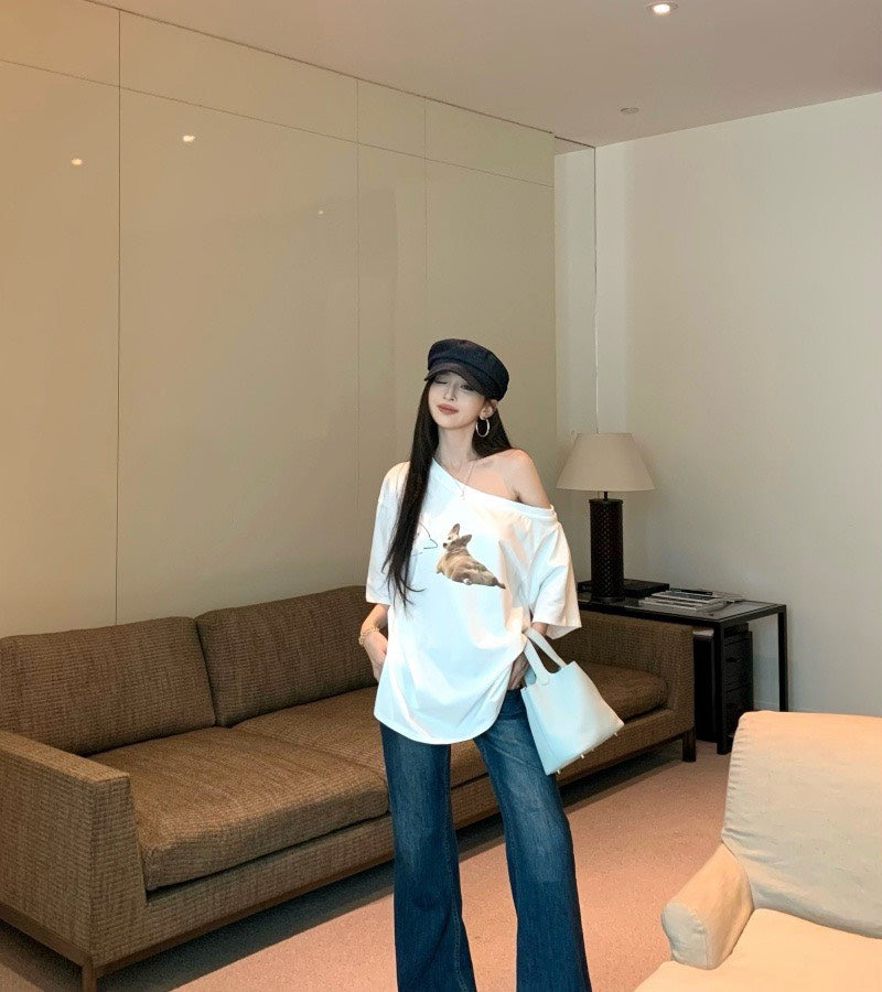 Jun. 哈嚕柯基修勾慵懶斜肩寬鬆上衣 白