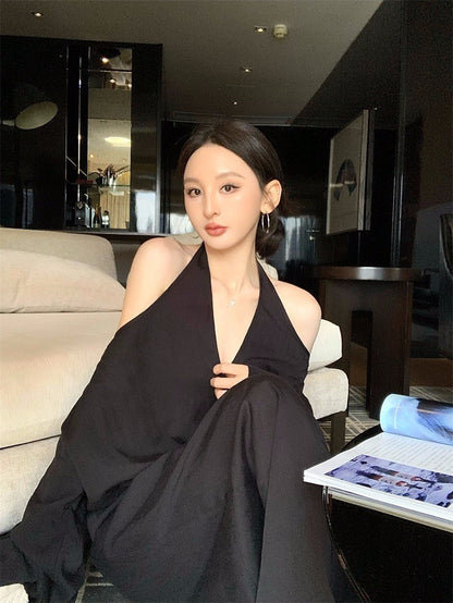 25Nov. 鏡頭焦點復古露肩掛脖交錯上衣休閒褲套裝 黑