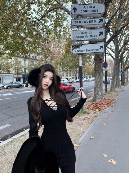 26Jan. 優雅英女 純慾交叉綁繩V領針織連身裙 黑