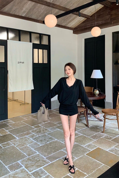 Jun. 戀夏告白 蝙蝠袖V領包覆下擺長袖上衣 黑