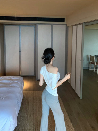 May. 輕氧週末 不規則斜肩蘯領上衣 黑/白 灰色休閒長褲