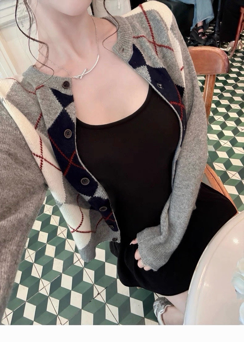 25Dec. 氣質羊絨慕斯帶胸墊U領七分袖上衣 黑