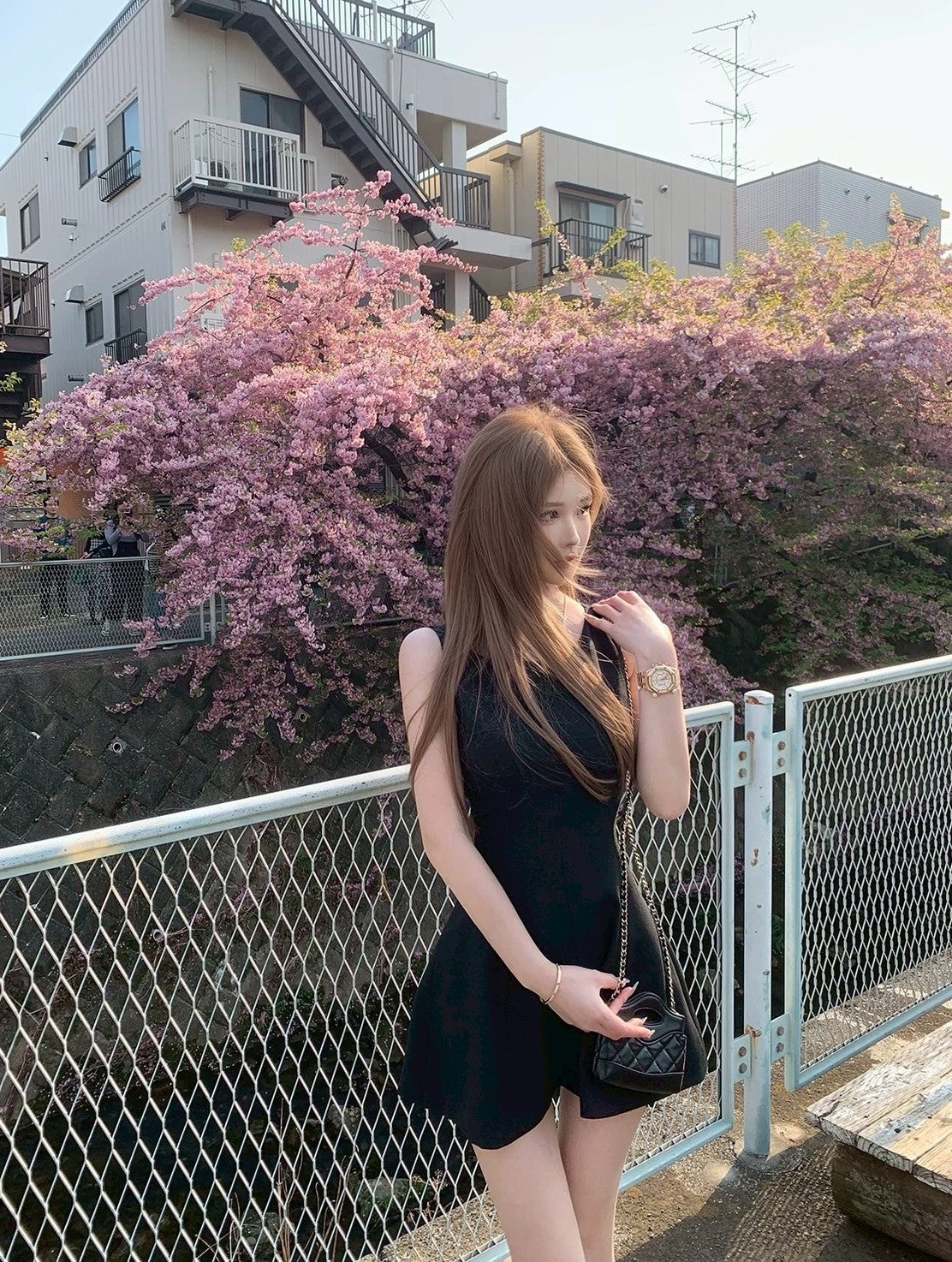 Jun. 眼淚女王同款 氣質收腰簡約小短裙 黑