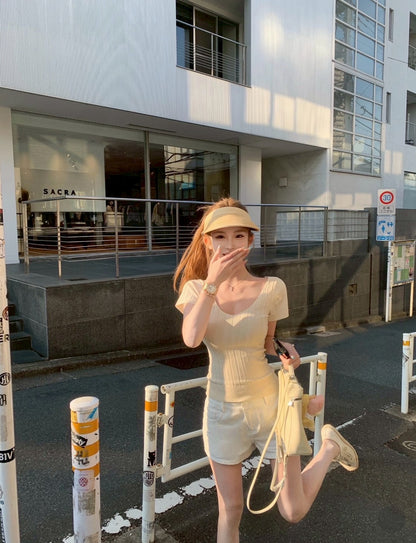 Jun. 極簡自在V領豎坑修身針織上衣 米杏色