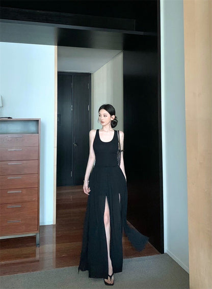 25Jul. 渡假輪廓 修身拼接背心開叉壓褶連身裙 黑