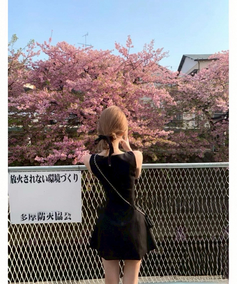 Jun. 眼淚女王同款 氣質收腰簡約小短裙 黑