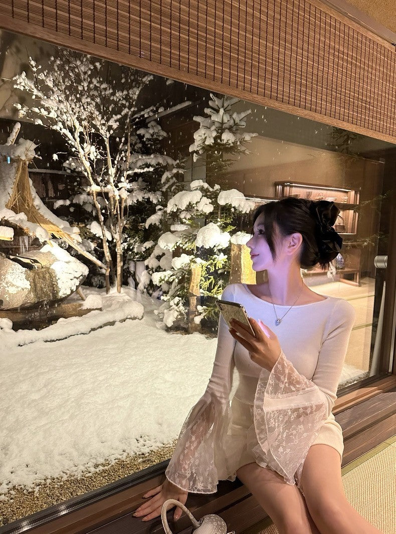 Mar. 天鵝挽夢 氣質法式蕾絲喇叭袖修身上衣 白