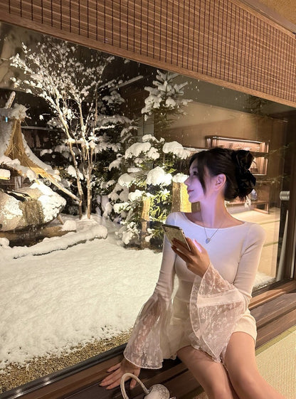 Mar. 天鵝挽夢 氣質法式蕾絲喇叭袖修身上衣 白