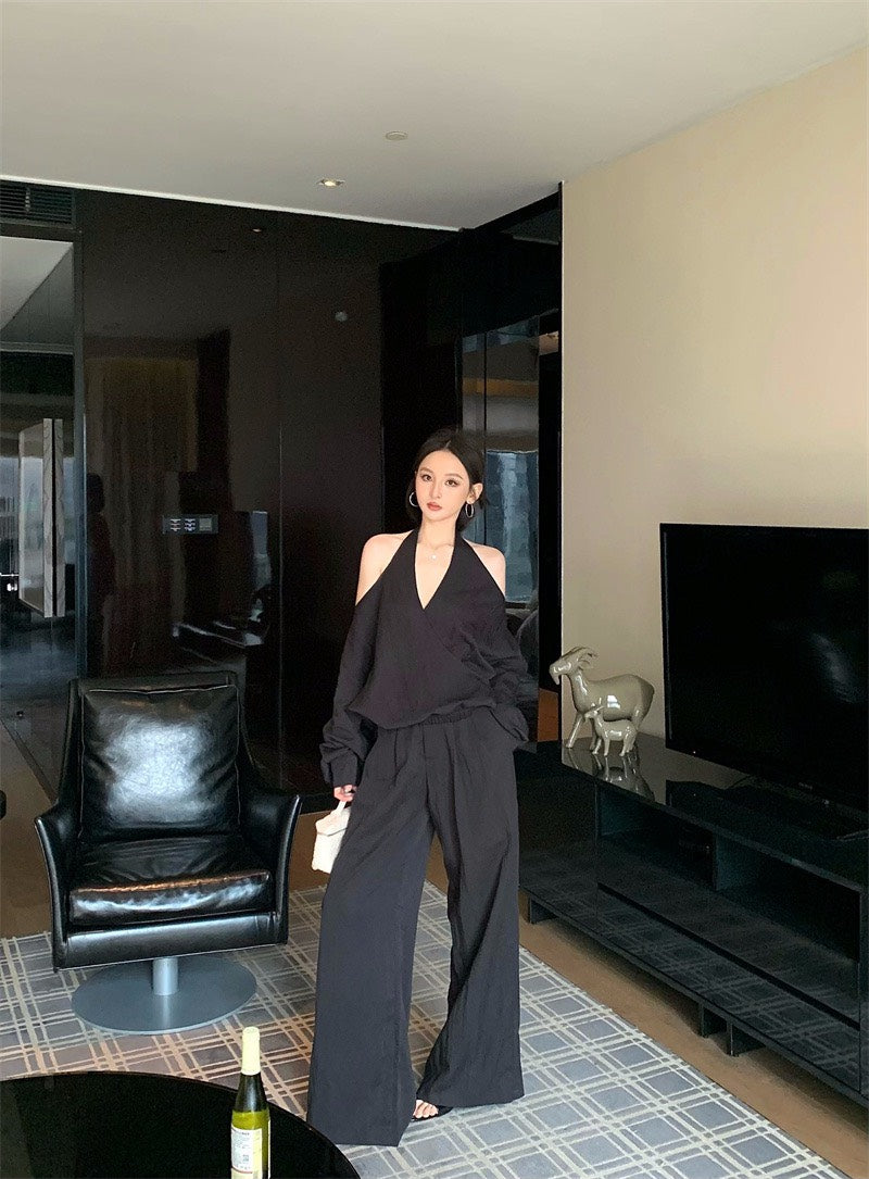 25Nov. 鏡頭焦點復古露肩掛脖交錯上衣休閒褲套裝 黑